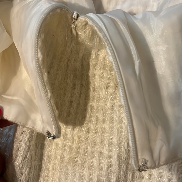 NWT- White Tweed Fringed Mini Skirt by Cache/ Size 10 - Picture 6 of 8